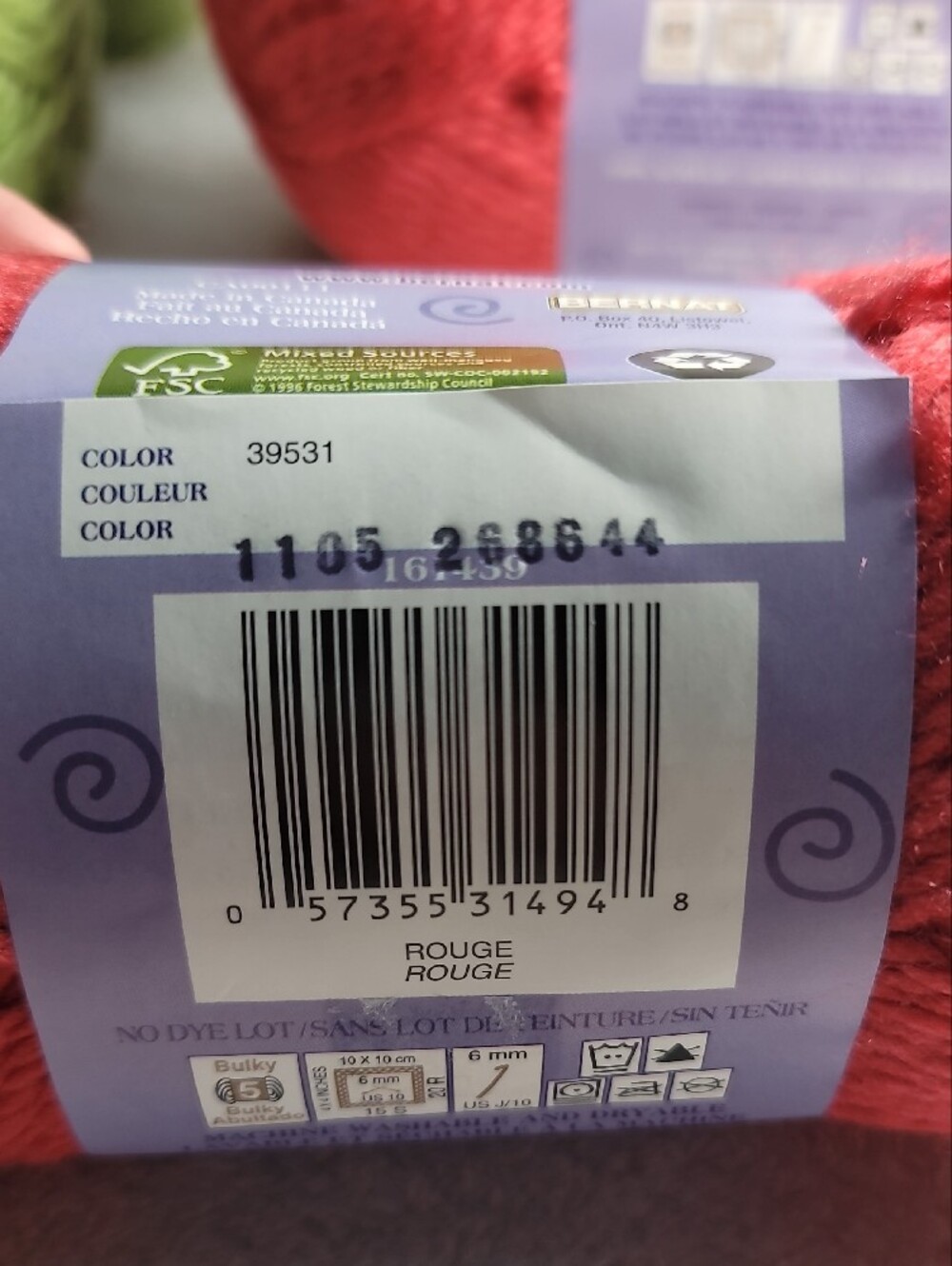 Softee Chunky Yarn - 3 Green 2 Red NWOT - Picture 8 of 9